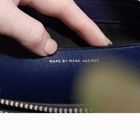 Mark Jacob's Cross Body Bag - Picture 10 of 12